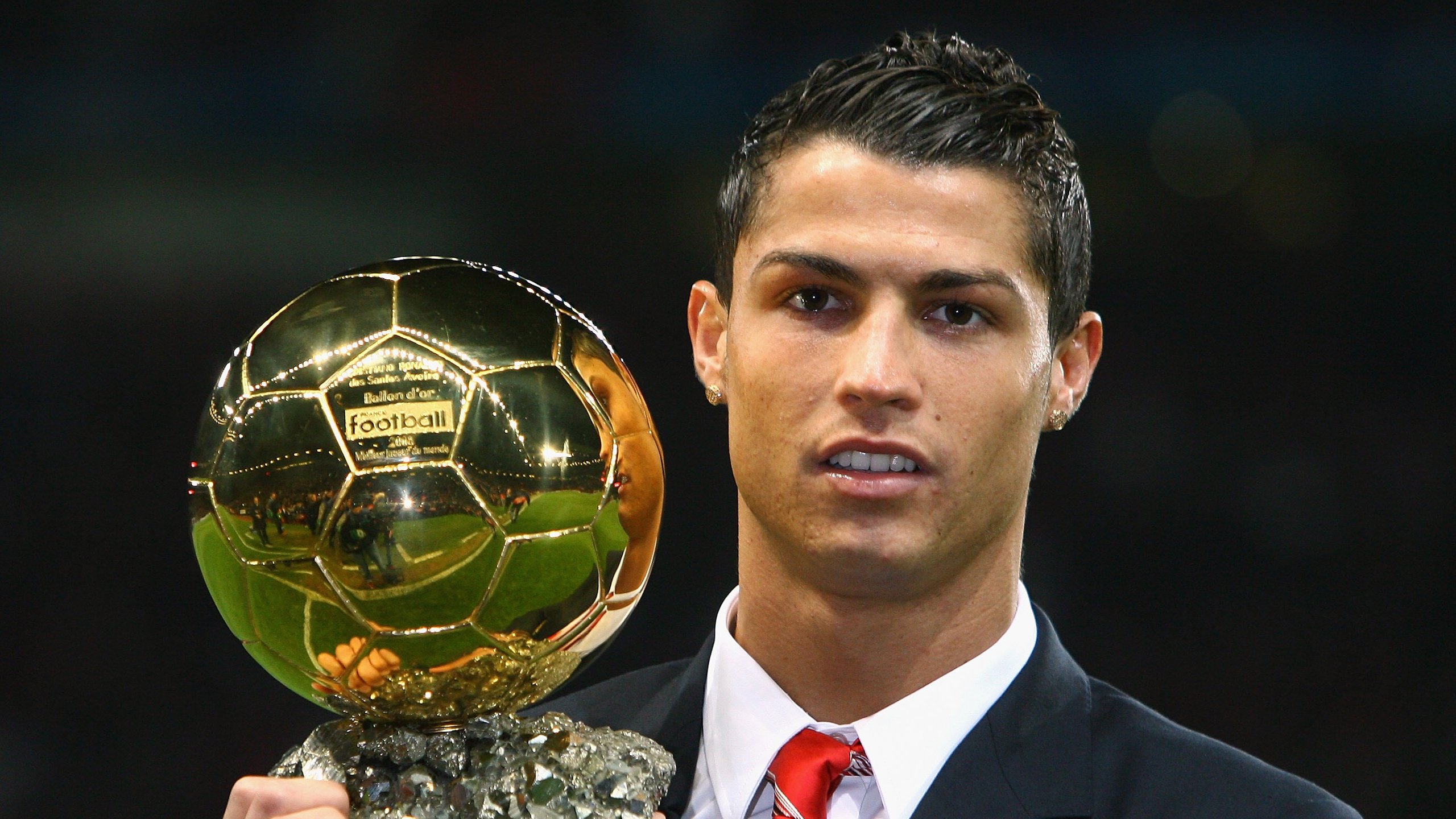 19岁荷兰新带刀后卫荷甲横空出世5大欧洲豪门疯抢,荷兰足球后卫