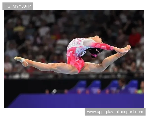 体操自由操动作衔接流畅如流水